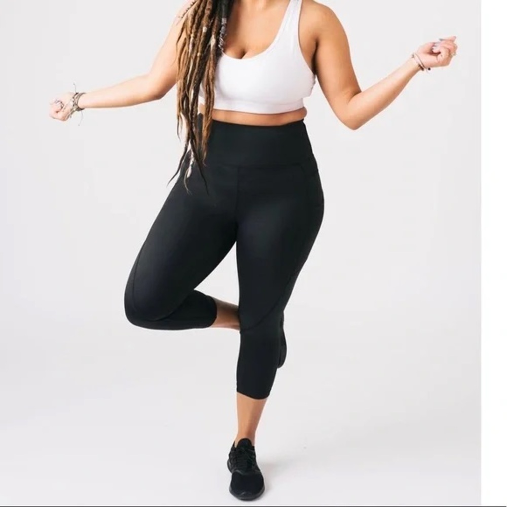 ZYIA Black Fit N Free High Rise Capri Leggings 20”
